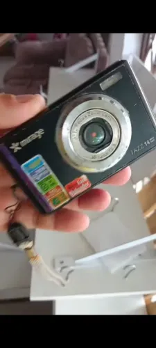 Câmera fotográfica mirage funcionando apenas caiu a tampa que segura a bateria 
