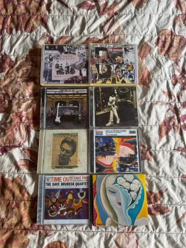 Lote cds - Led Zeppelin, Beatles, Pink Floyd, Moody Blues, Clube da Esquina, entre outros