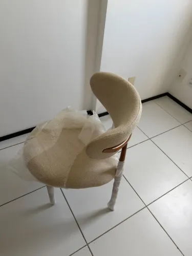 Cadeira Estofada Sala de Jantar Base Amadeirada