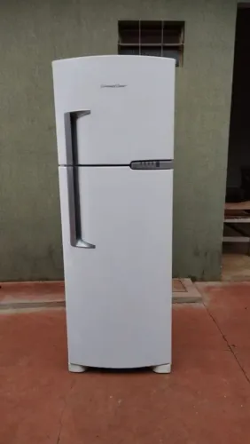 Geladeira Frost Free Brastemp 375 litros gelando muito bem