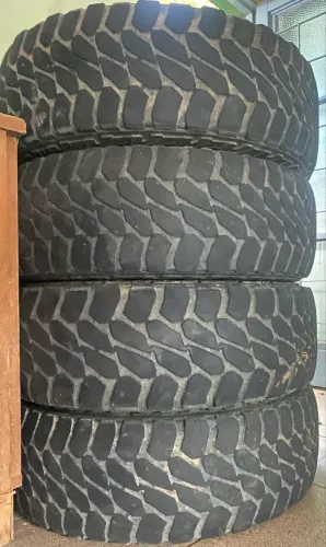     4 Pneus MT 265/75 R16 Usados Conservados