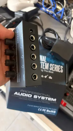 Vedo HA400 Amplificador para Fones de Ouvido 4 Canais Compacto 6,35mm