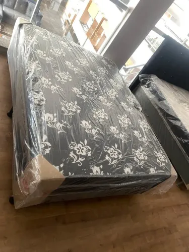 Vendo Cama box casal Nova