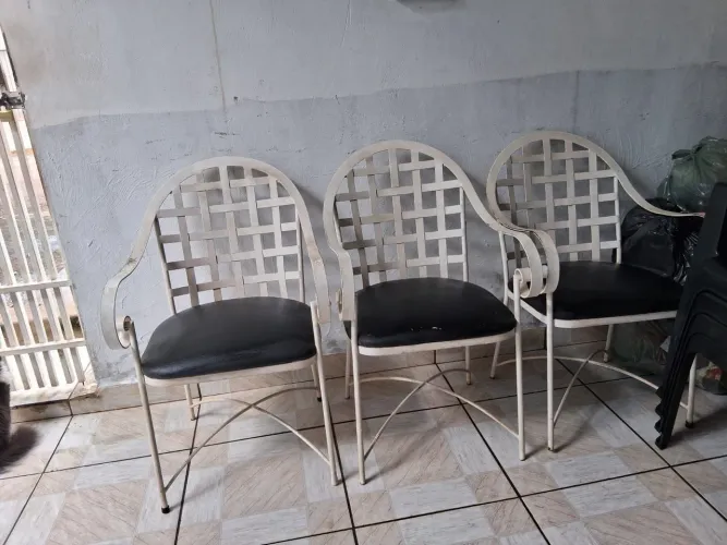 Namoradeira+8 cadeiras de ferro 