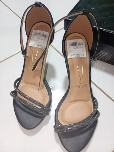 Salto alto preto com strass novo $120