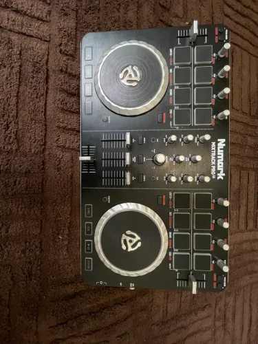Controladora DJ Numark Mixtrack Pro II - Pergeito estado (Na Caixa) 