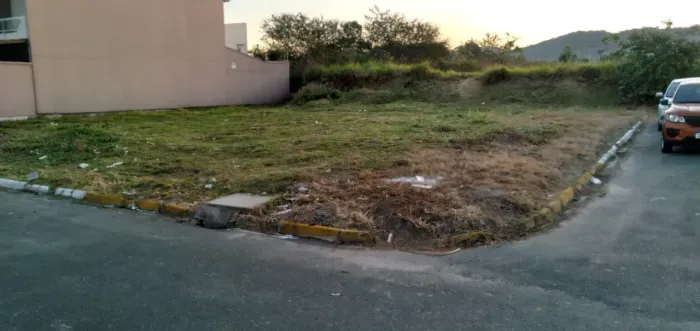 Terreno com 405m² e de esquina!!! Santa Regina - Camboriú