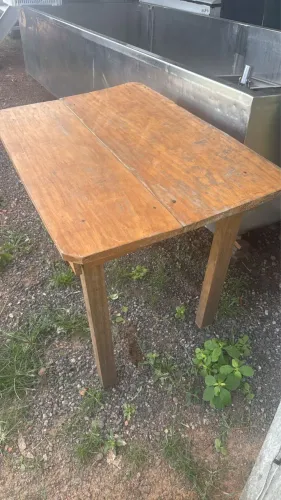 Vendo mesa de madeira 