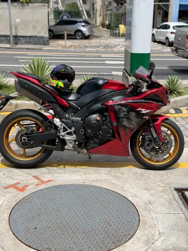 Vendo R1 2012 muito nova 