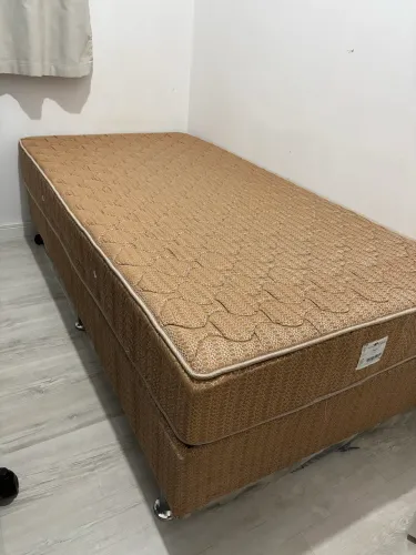 Cama (colchão e box) 1x2x0,64m