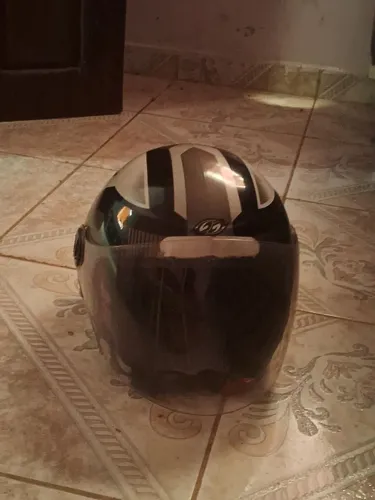 Capacete aberto