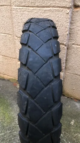 Pneu traseiro semi novo Medida 120/80 Aro 18 Metzler