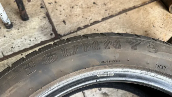 Pneu 205/55R17 Sunny NA305 95W - Usado
