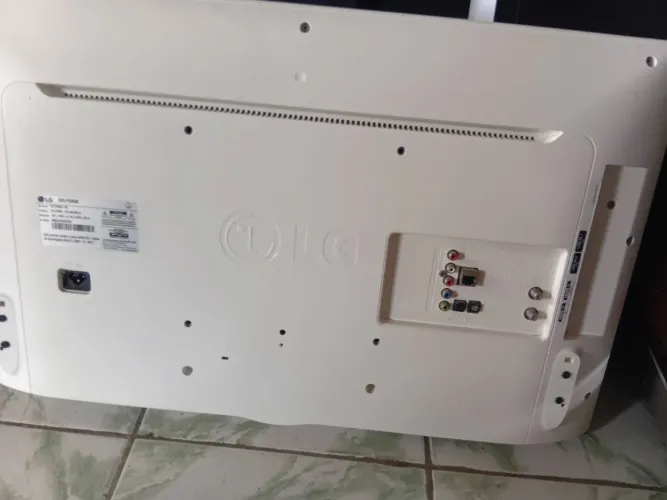 Tv esmat 32