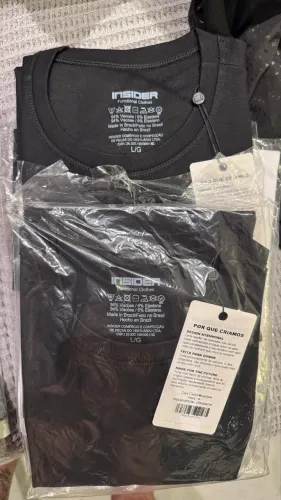 Camisas funcional e lisas novas para academia etc