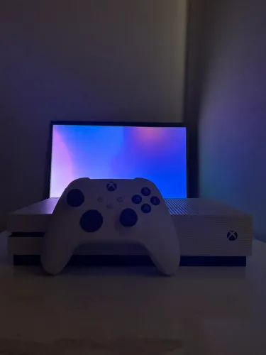 Xbox One S 1TB + ( 1 Controle Xbox Series X/S )