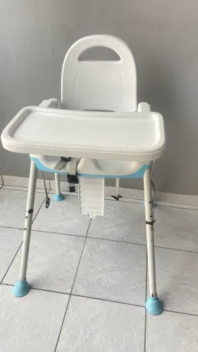 Vende-se cadeira de alimentação