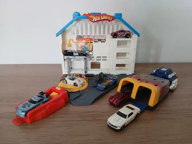 HOT WHEELS MALETA GARAGEM + LANÇADOR DUPLO + 7 CARRINHOS