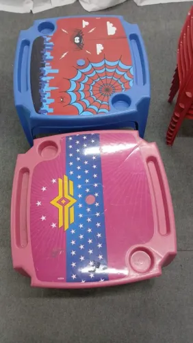Mesa com cadeiras infantil