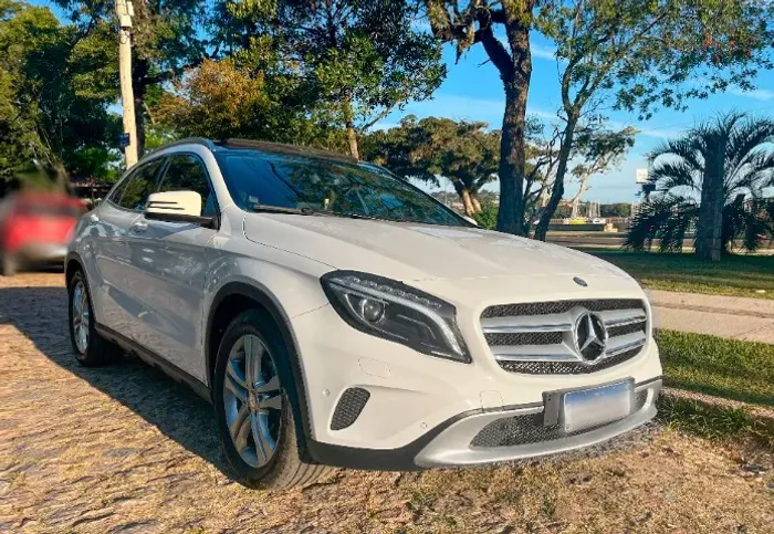 Mercedes-Benz GLA 200 Adv. 1.6/1.6 TB 16V Flex Aut. 2015