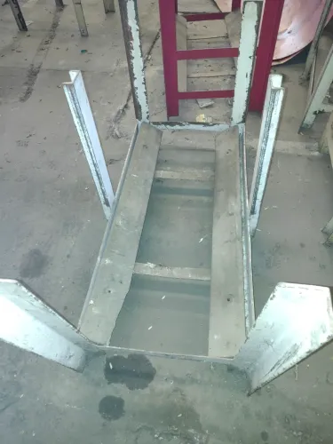 Berço para bobinas e rolos de aco