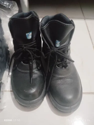 Bota de sola de aço