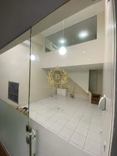 Loja Duplex Comercial com Mezanino Já Alugado Renda Imediata no Centro de Cabo Frio/RJ