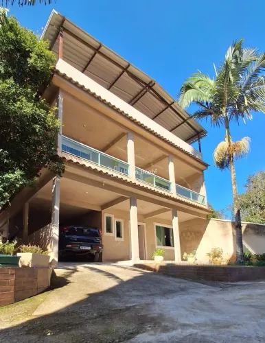 Casa Triplex de 350 m² em Vila Rica Três Poços, Volta Redonda - RJ!