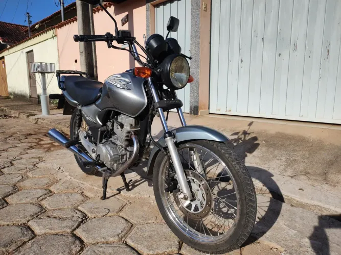 CG Titan 125 com partida elétrica 