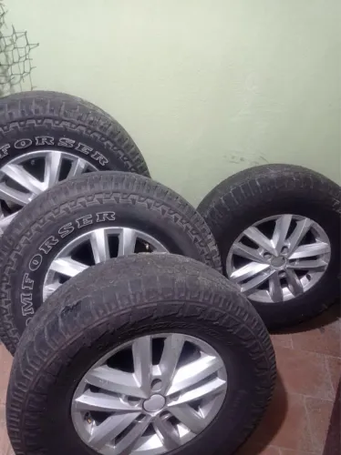 Vende-se aro com pneus de AMAROK