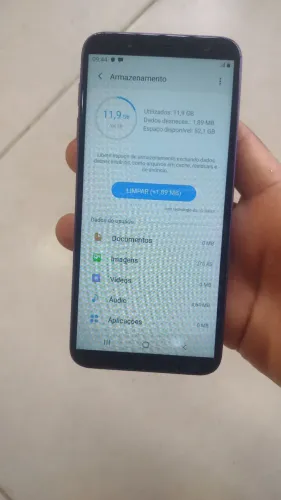Samsung Galaxy J6, biometria, 64gb, Android 9 e tv digital por 120 reais. 