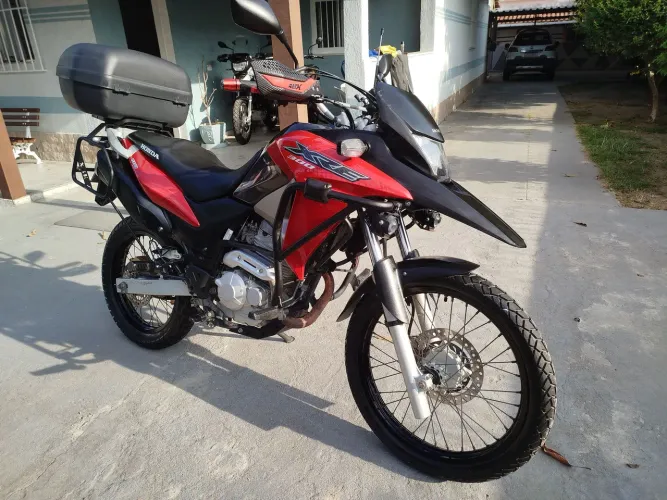 VENDO XRE 300 COMPLETA E REVISADA ?