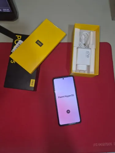 Smartphone Celular Poco F5 Xiaomi 12GB RAM 256GB Armazenamento Tela Amoled 6,67 polegada