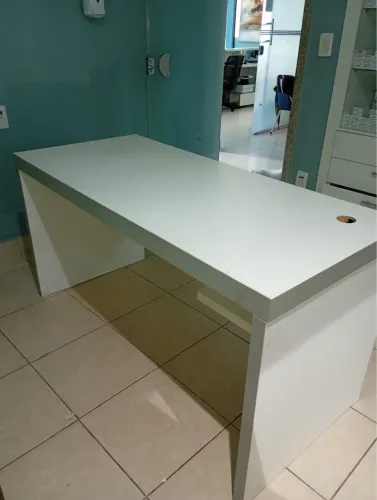 Vende-se Escrivaninha em Excelente Estado