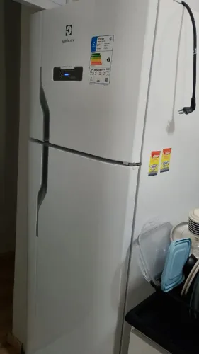 Geladeira Electrolux Frost Free - Impecável | Econômica | Pronta para Uso