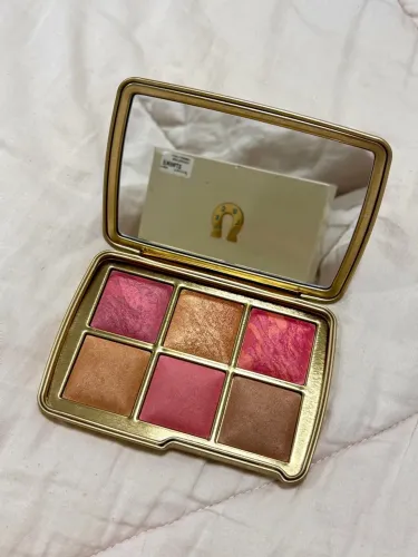 HOURGLASS PALETA HOLLIDAY 2026 - LUCKY