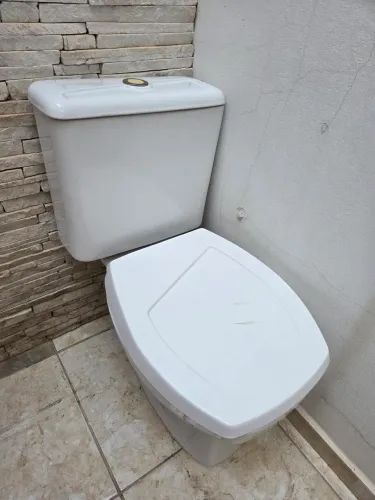 Vaso Sanitário com Caixa Acoplada Incepa com Assento