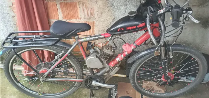 Bicicleta motorizada 80cc com 8 messes de uso 