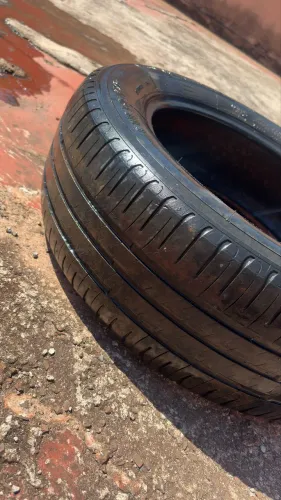 Pneu meia vida 195/60 aro 15