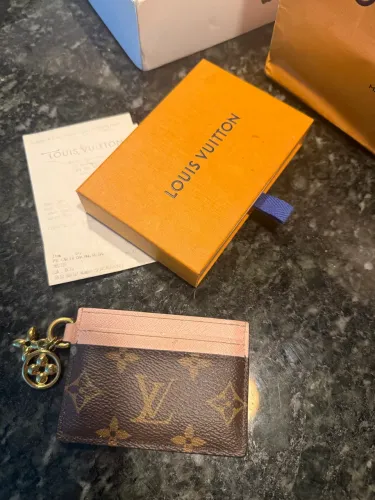Carteira Louis Vuitton Rosalie Monogram comprada em NY