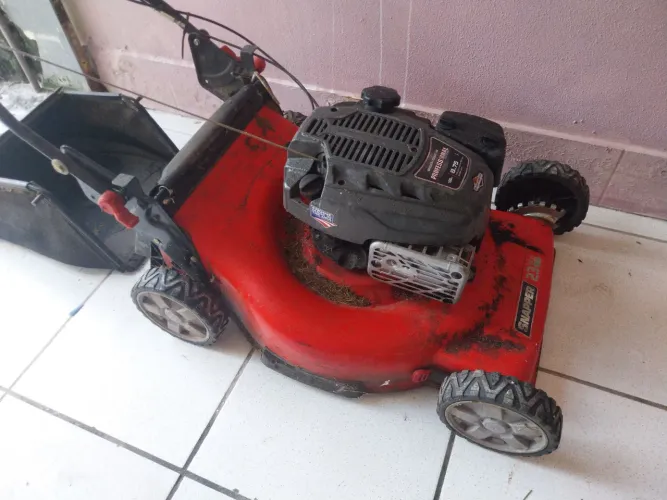 Vendo Máquina de Cortar Grama Snapper 190cc 