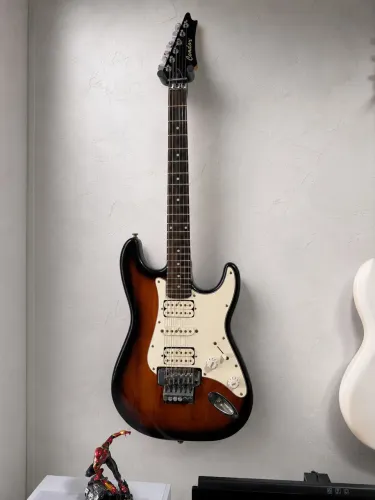 Guitarra Superstrato Condor