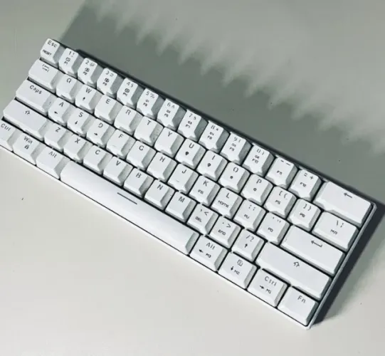 Teclado Mecânico Gamer Motospeed CK61 Branco Compacto 60% RGB