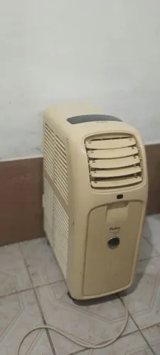 Vendo (ou troco por televisão). Ar condicionado portátil, 11000btus, 110v.