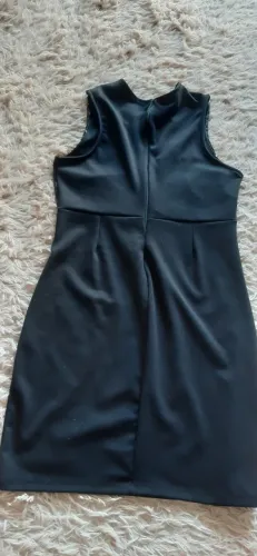 Vestido com detalhe em paetê 