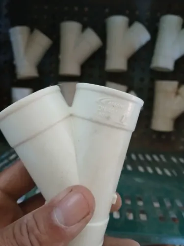 10- Tubos de esgoto em y de 40 $: 25 reais tudo