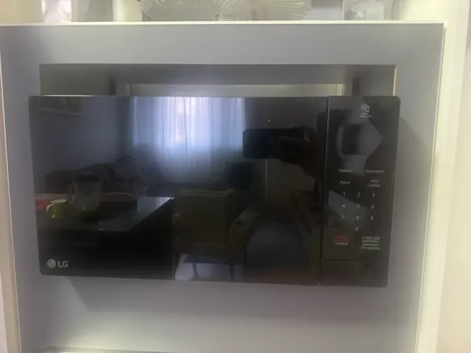 Microondas LG 23 polegadas semi novo 3 meses de uso