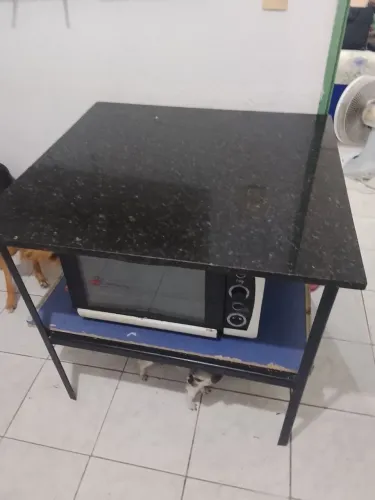 Vendo mesa e forno por 250