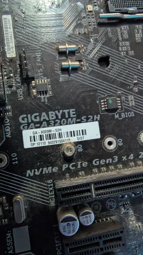 Placa mãe GIGABYTE GA-A320M-S2H