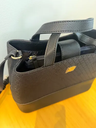 Bolsa Tommy importada ?